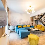 - High-end With Private Parking - By Solinis Homes * Bukarest