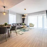 - High-end With Private Parking - By Solinis Homes *