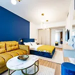 - High-end With Private Parking - By Solinis Homes Apartman *