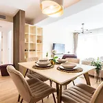 - High-end With Private Parking - By Solinis Homes