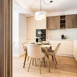 - High-end With Private Parking - By Solinis Homes Apartman Bukarest