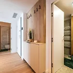 - High-end With Private Parking - By Solinis Homes