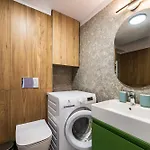 - High-end With Private Parking - By Solinis Homes *