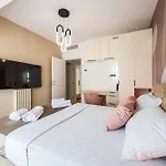Apartman - High-end With Private Parking - By Solinis Homes Bukarest
