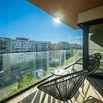 - High-end With Private Parking - By Solinis Homes *
