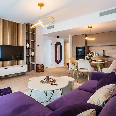 Lejlighed - High-end With Private Parking - By Solinis Homes *