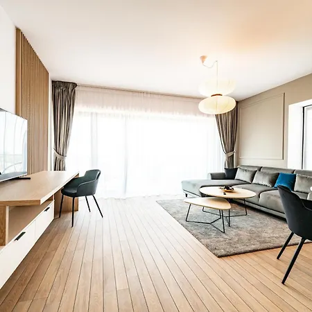 Апартаменти - High-end With Private Parking - By Solinis Homes *