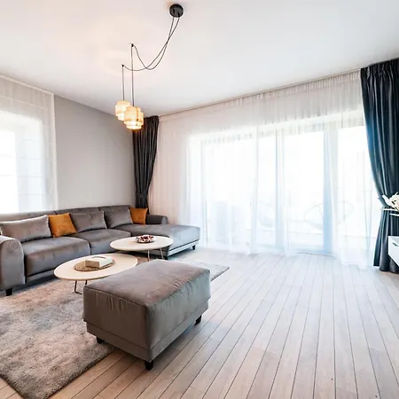 - High-end With Private Parking - By Solinis Homes