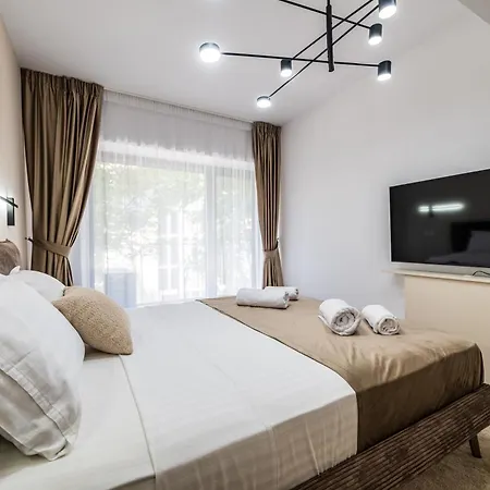 - High-end - By Solinis Homes Apartment *