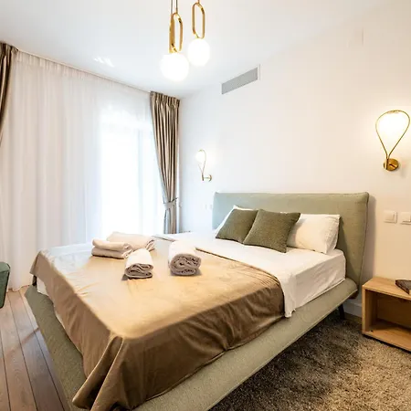 - High-end - By Solinis Homes Apartment *
