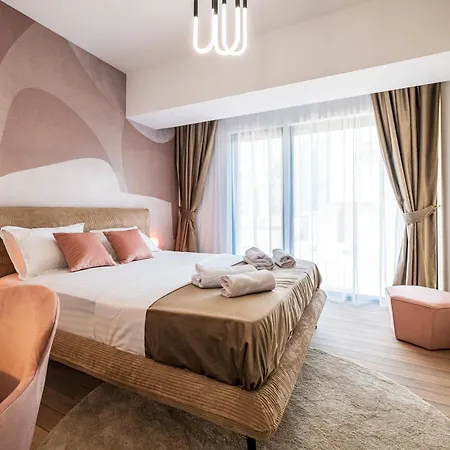 - High-end - By Solinis Homes Apartment *