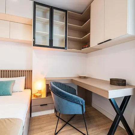 - High-end - By Solinis Homes Apartment *