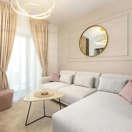 - High-end With Private Parking - By Solinis Homes Apartment *