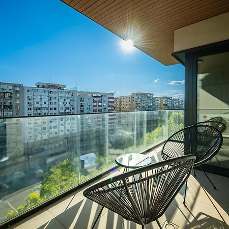 - High-end With Private Parking - By Solinis Homes *