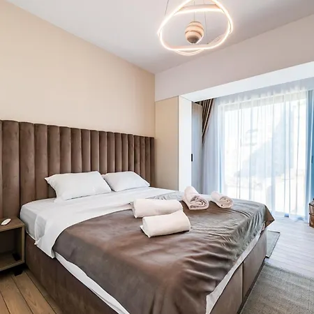 - High-end With Private Parking - By Solinis Homes *