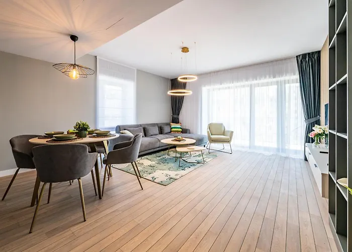 - High-end With Private Parking - By Solinis Homes *