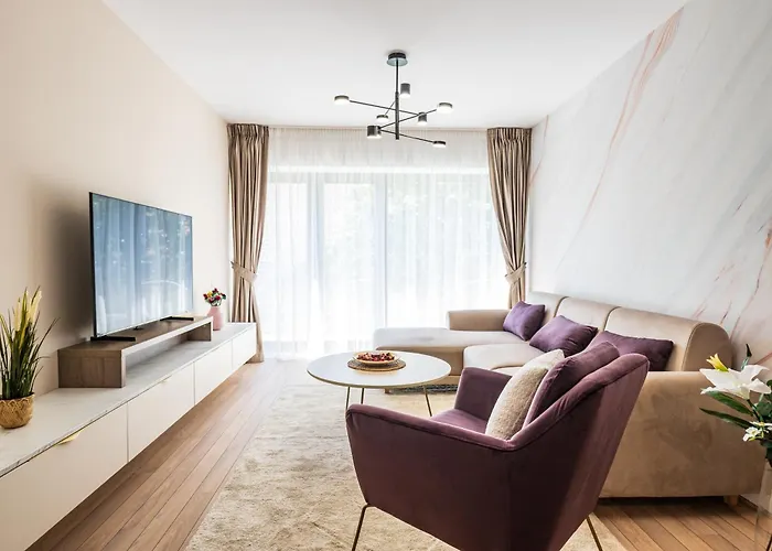 - High-end With Private Parking - By Solinis Homes Apartment