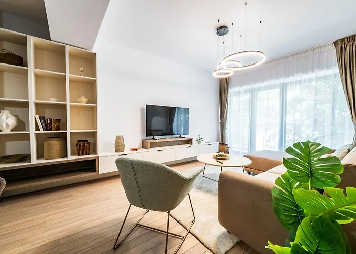 - High-end With Private Parking - By Solinis Homes