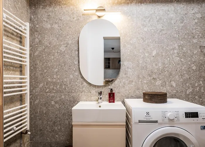 - High-end With Private Parking - By Solinis Homes Апартаменти