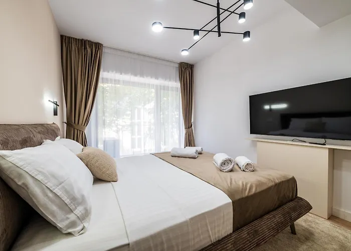 - High-end With Private Parking - By Solinis Homes Апартаменти *