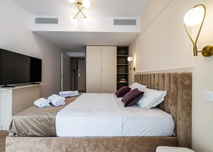 - High-end With Private Parking - By Solinis Homes Apartment