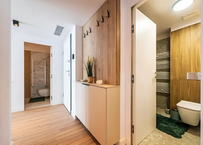 - High-end With Private Parking - By Solinis Homes