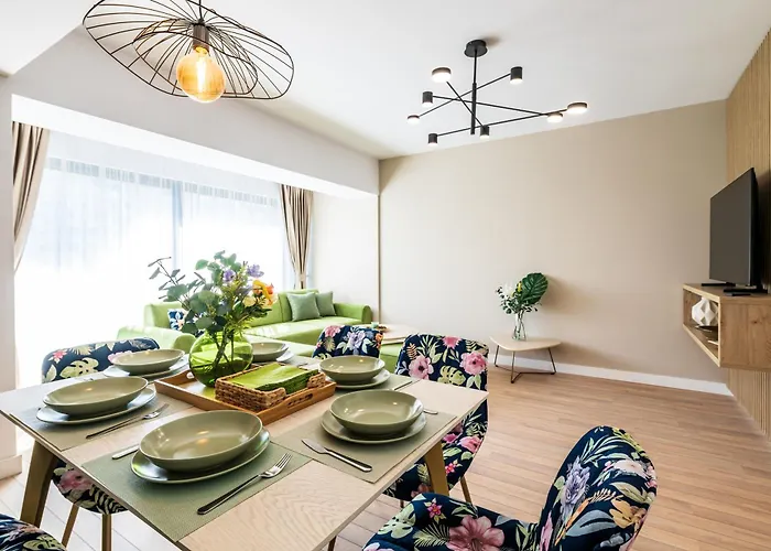 - High-end With Private Parking - By Solinis Homes Apartment *