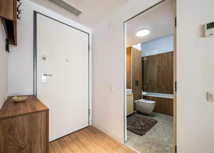 Апартаменти - High-end With Private Parking - By Solinis Homes Бухарест