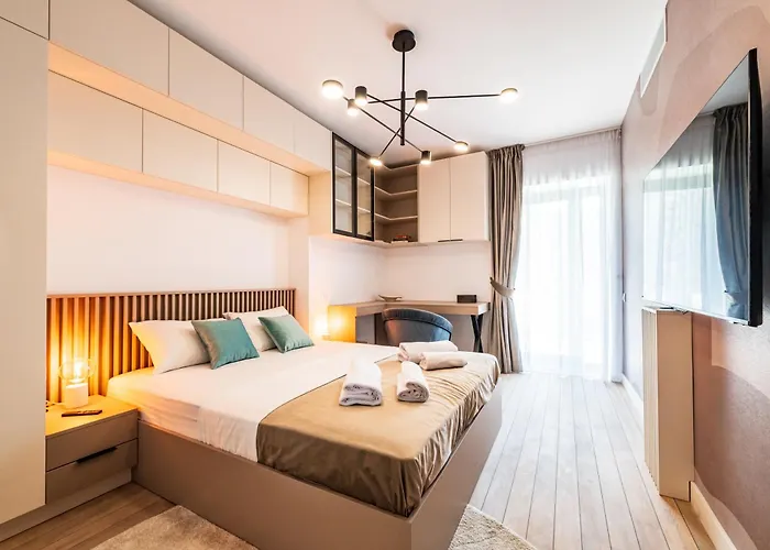 - High-end With Private Parking - By Solinis Homes Апартаменти *