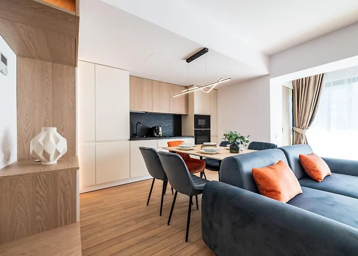 - High-end With Private Parking - By Solinis Homes *