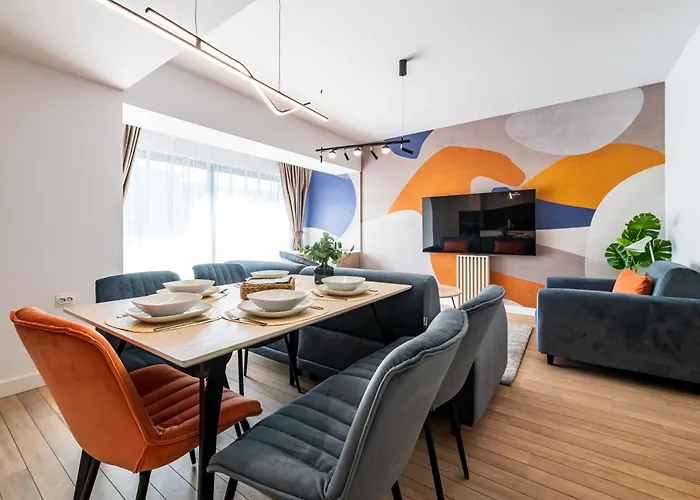 - High-end With Private Parking - By Solinis Homes *