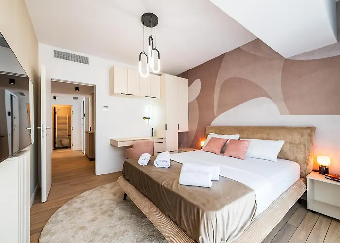 Апартаменти - High-end With Private Parking - By Solinis Homes Бухарест