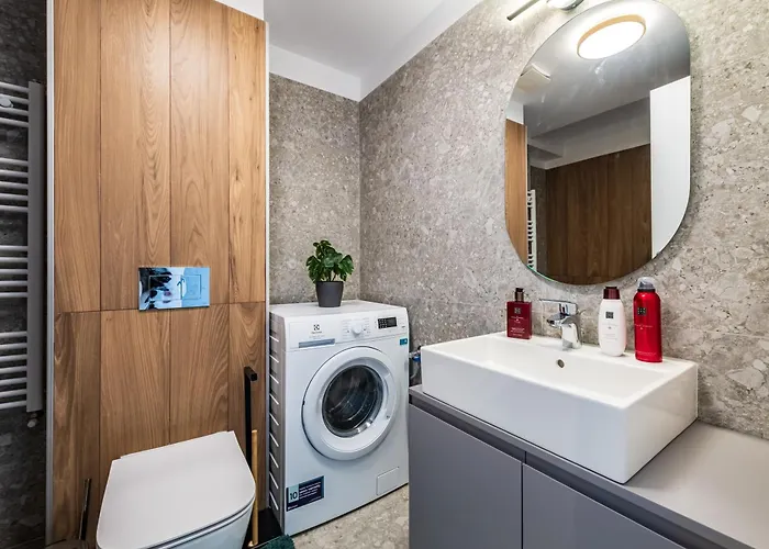 - High-end With Private Parking - By Solinis Homes Апартаменти *