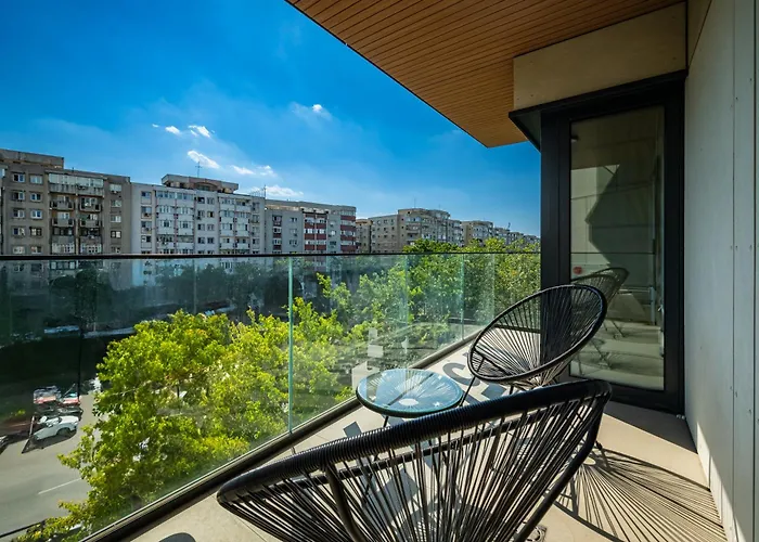 - High-end With Private Parking - By Solinis Homes