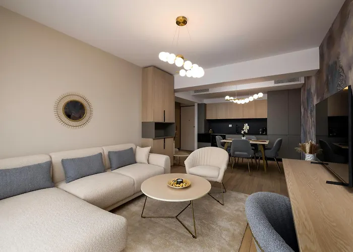 - High-end With Private Parking - By Solinis Homes