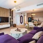 Apartmán - High-end With Private Parking - By Solinis Homes *