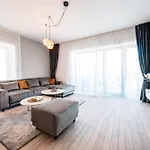 - High-end With Private Parking - By Solinis Homes