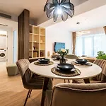 - High-end With Private Parking - By Solinis Homes