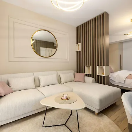 Apartmán - High-end With Private Parking - By Solinis Homes Bukurešť