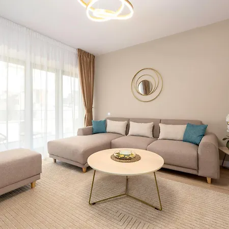 Apartmán - High-end With Private Parking - By Solinis Homes