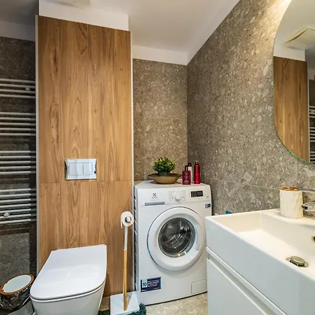 - High-end With Private Parking - By Solinis Homes * Bukurešť