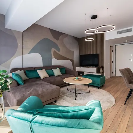 - High-end With Private Parking - By Solinis Homes * ブカレスト