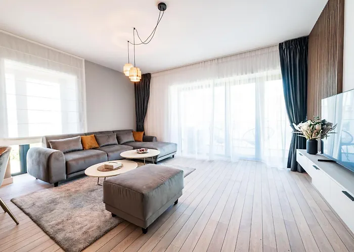 - High-end With Private Parking - By Solinis Homes