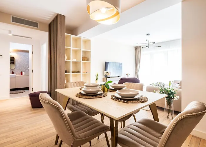 - High-end With Private Parking - By Solinis Homes