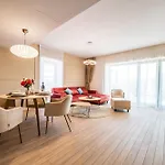 - High-end With Private Parking - By Solinis Homes *