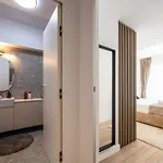 - High-end With Private Parking - By Solinis Homes * Bukarest