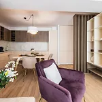 - High-end With Private Parking - By Solinis Homes Lejlighed