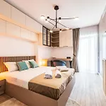 - High-end With Private Parking - By Solinis Homes Lejlighed *