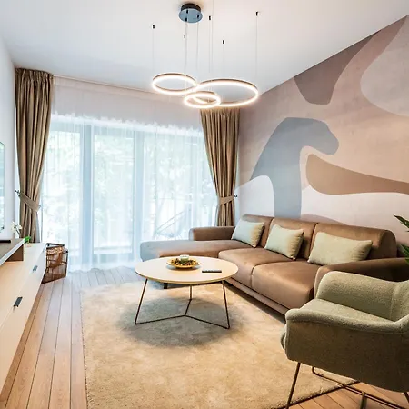 - High-end With Private Parking - By Solinis Homes *