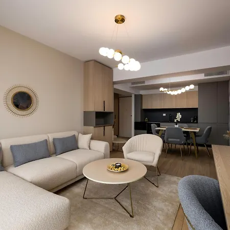 - High-end With Private Parking - By Solinis Homes